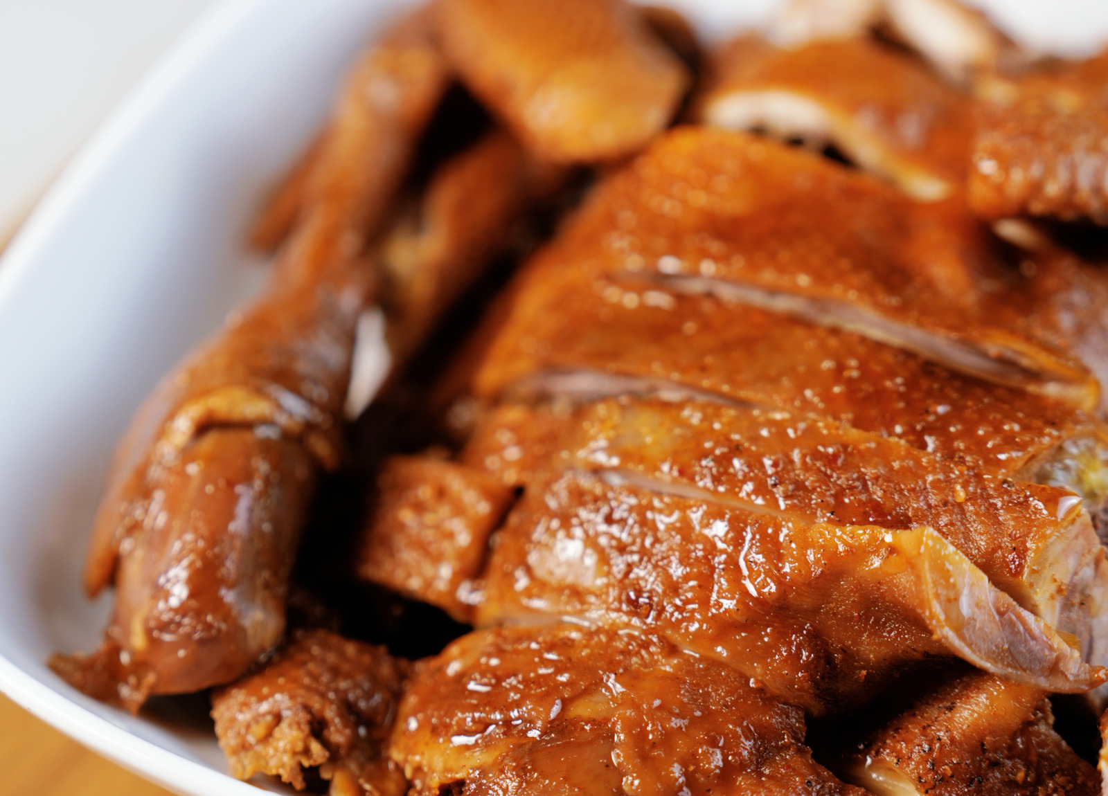 Keke Food five-spice braised chicken served on a white plate
